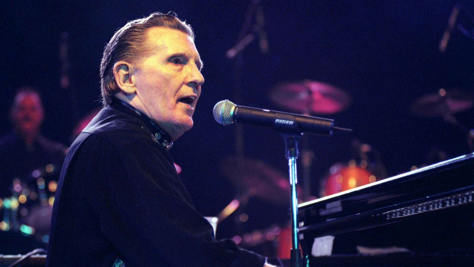 PHOTO: In this July 15, 1998, file photo, Jerry Lee Lewis performs during a concert in Germany.