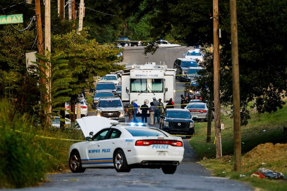 PHOTO: Memphis police officers search an area where a body had been found in South Memphis, Tenn., near Victor Street and East Person Ave., Monday, Sept. 5, 2022. 