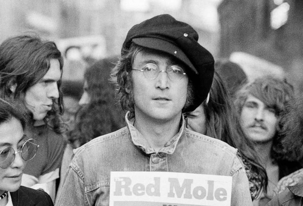 PHOTO: John Lennon attends an unspecified rally in Hyde Park, London, England, 1975.