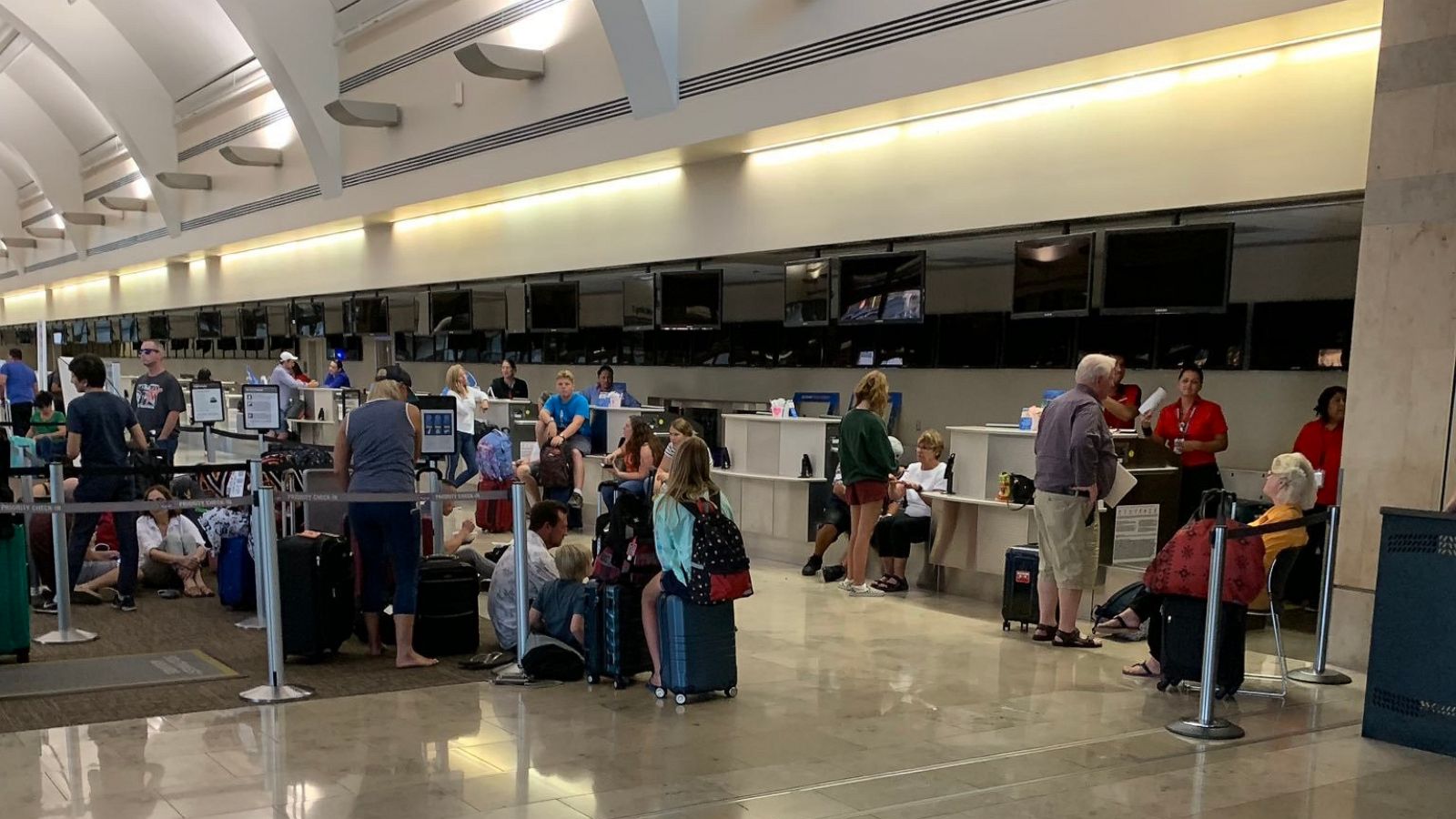 John Wayne Airport in Southern California shuts down due to power outage -  ABC News