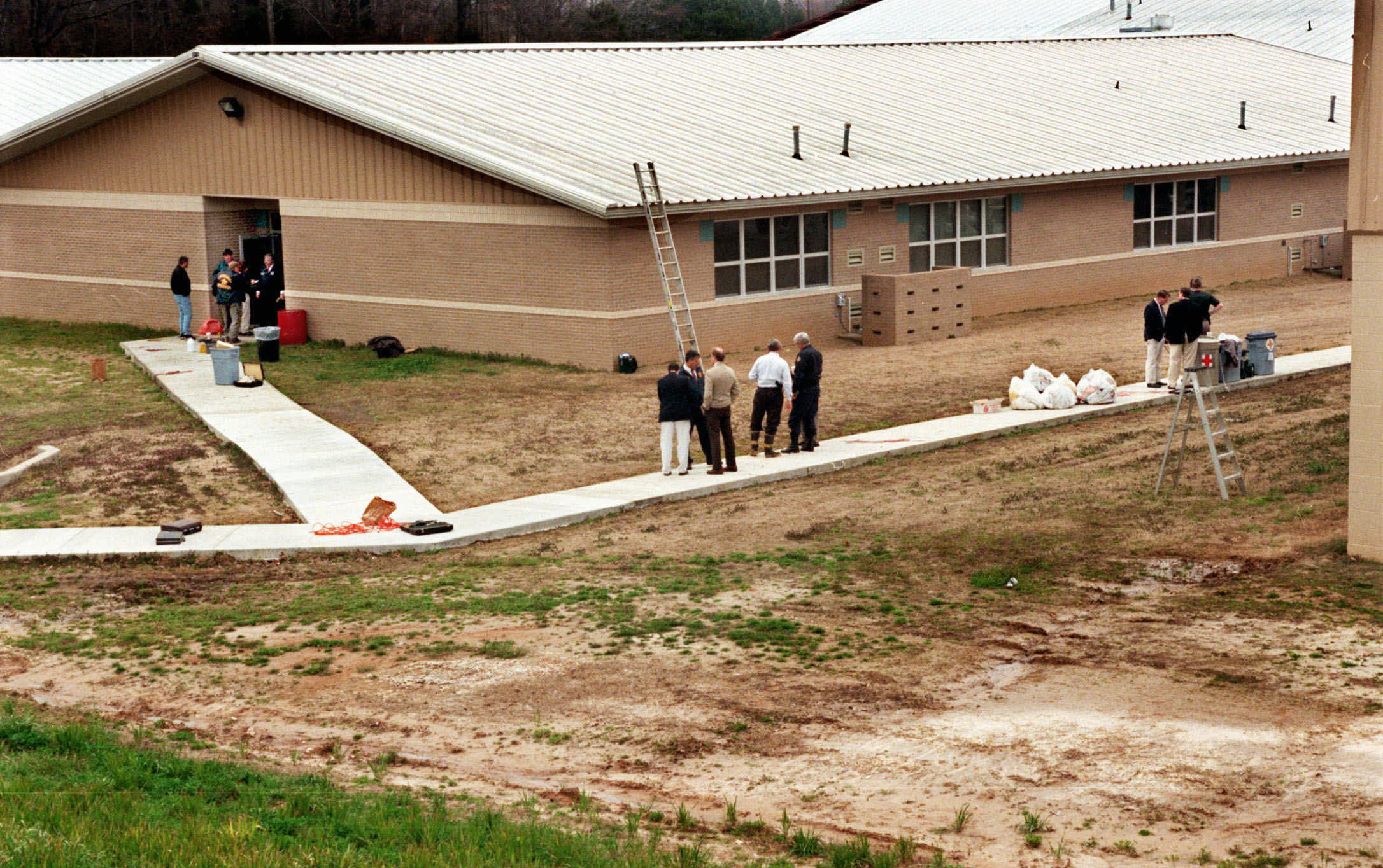 PHOTO: Officials examine the scene at Westside Middle School in Jonesboro, Ark., March 24, 1998, after two boys fired on teachers and students. 