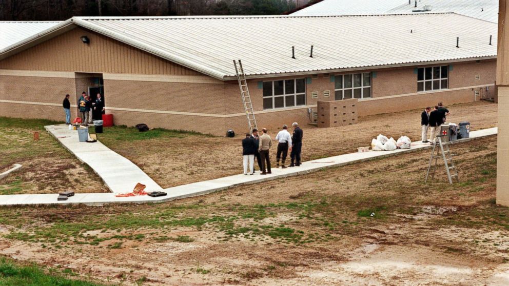 PHOTO: Officials examine the scene at Westside Middle School in Jonesboro, Ark., March 24, 1998, after two boys fired on teachers and students. 
