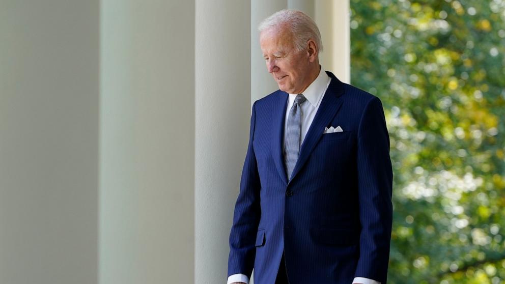 PHOTO: President Joe Biden walks out to the Rose Garden of the White House in Washington, Sept. 27, 2022.