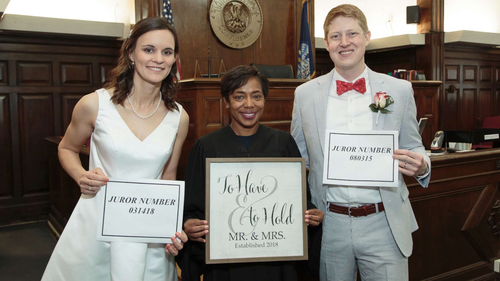 PHOTO: A couple that met on jury duty later married in the same courtroom and by the same judge.