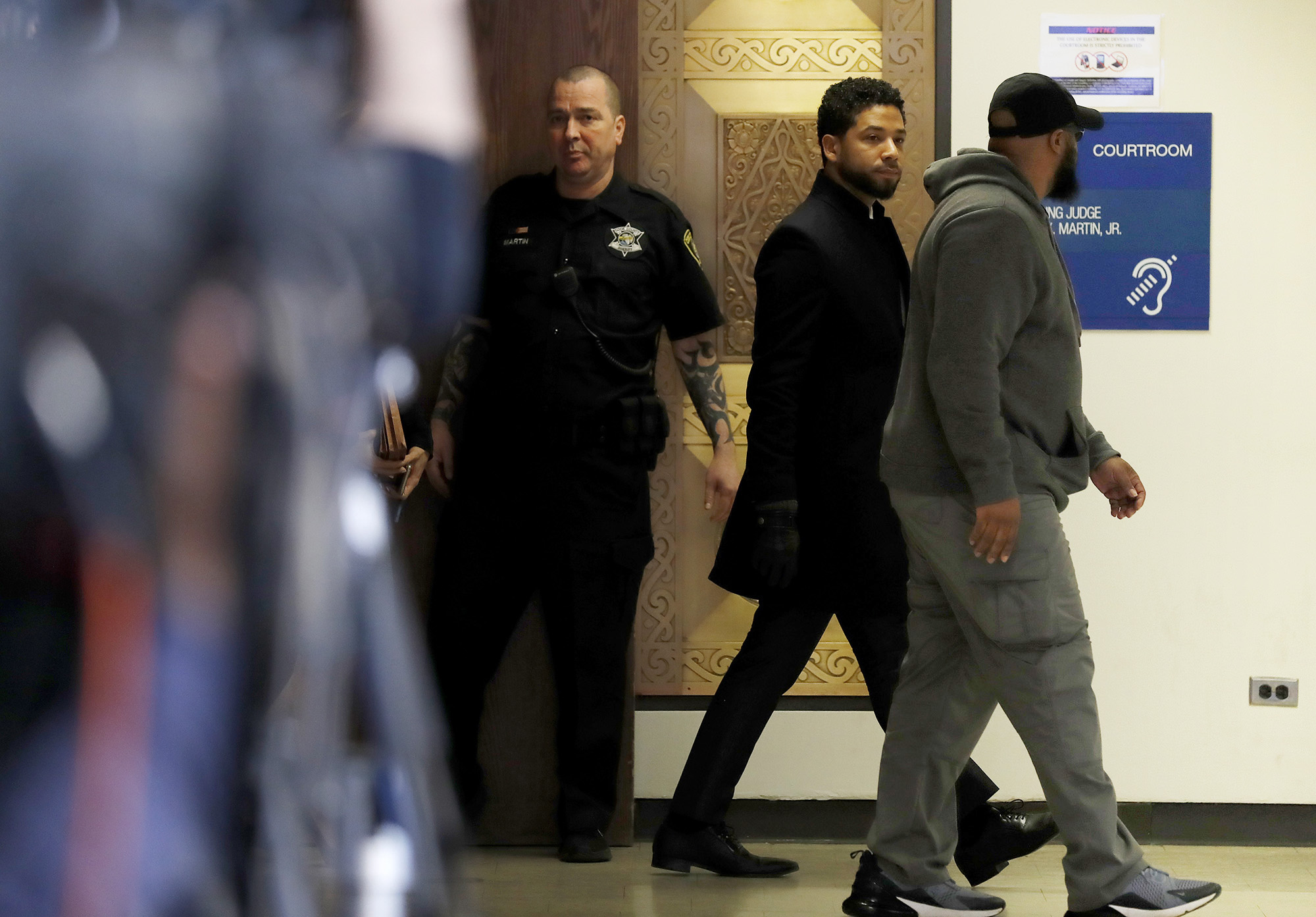 PHOTO: Actor Jussie Smollett exits courtroom 101 into the hallway at the Leighton Criminal Court Building following an emergency hearing over his disorderly conduct charges on March 26, 2019.