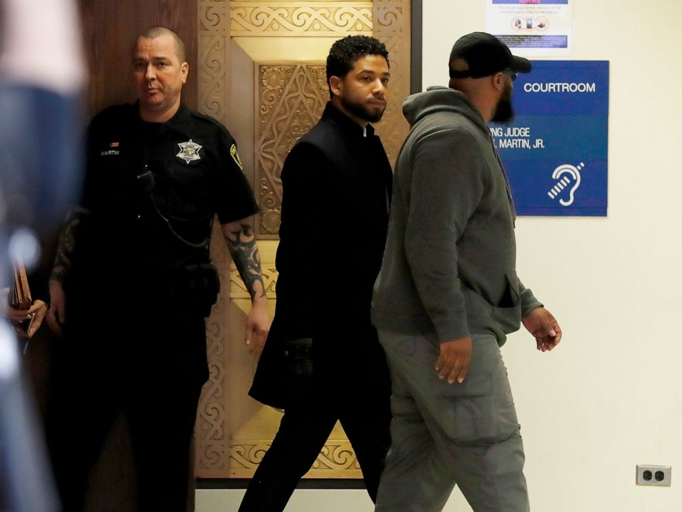 PHOTO: Actor Jussie Smollett exits courtroom 101 into the hallway at the Leighton Criminal Court Building following an emergency hearing over his disorderly conduct charges on March 26, 2019.