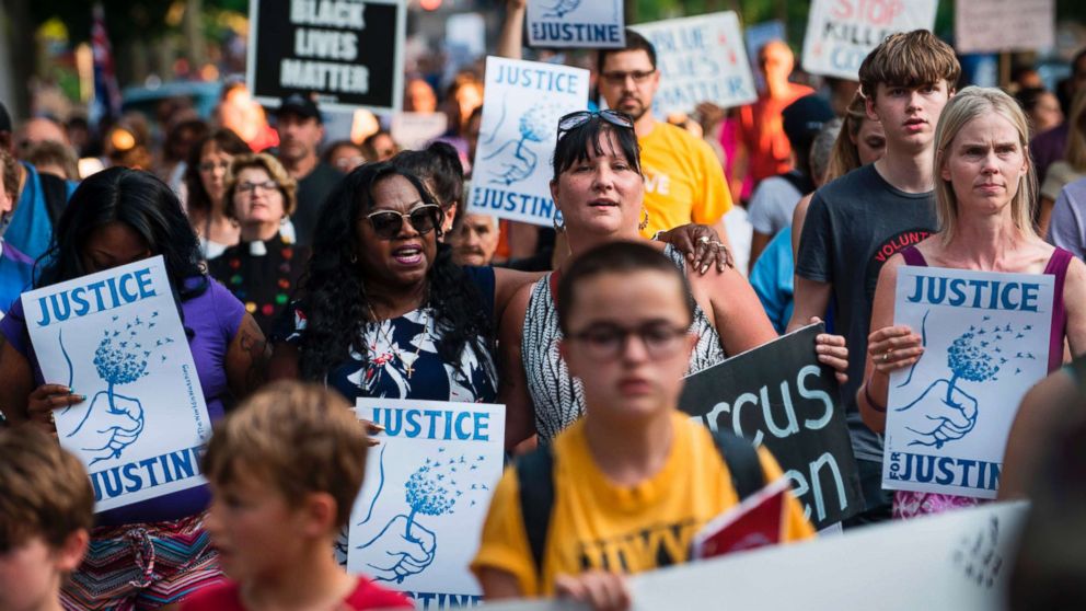 PHOTO: Valerie Castile, center, mother of Philando Castile who was killed by a police officer last year, marches in memory of Justine Damond on July 20, 2017 in Minneapolis.