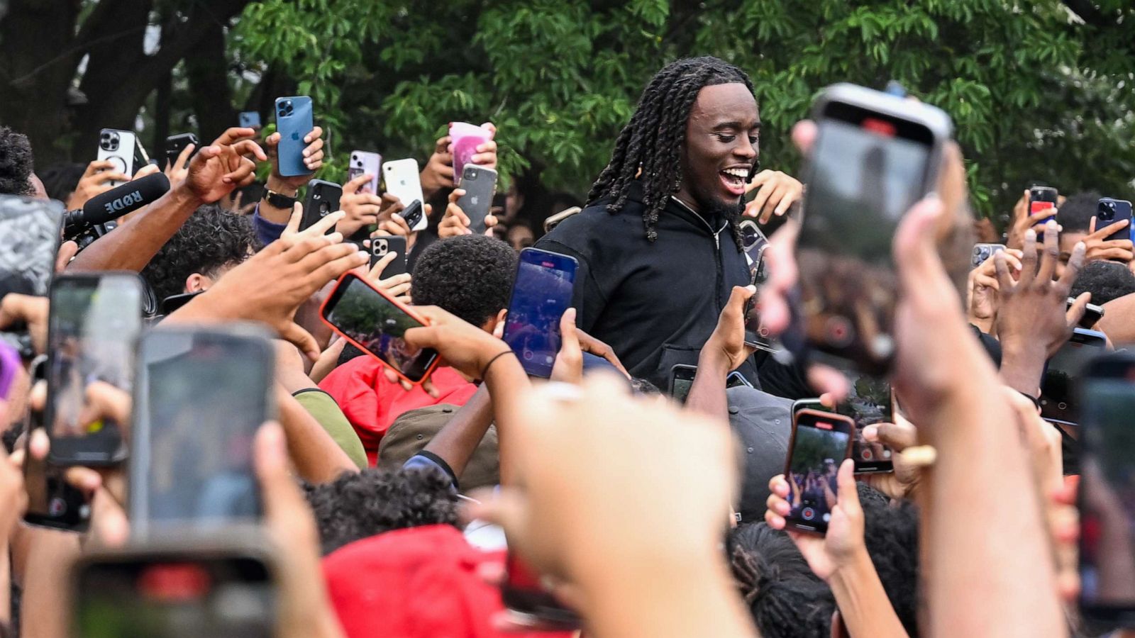 Twitch streamer Kai Cenat speaks out for 1st time since causing mayhem with  Union Square giveaway - ABC News