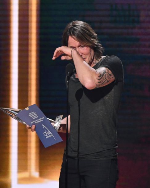 Keith Urban Wins Entertainer Of The Year At CMA's, 59% OFF