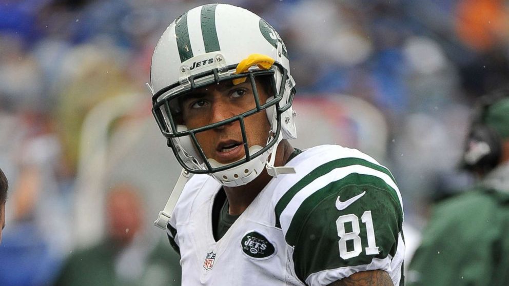 PHOTO: Tight end Kellen Winslow of the New York Jets watches from the sideline during a game against the Tennessee Titans at LP Field, Sept. 29, 2013, in Nashville, Tennessee.