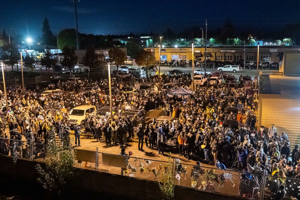 PHOTO: A crowd attends a vigil for Kevin E. Peterson Jr., Oct. 30, 2020, in Vancouver, Washington.