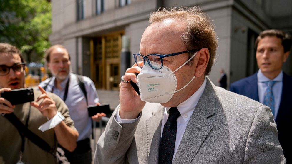 PHOTO: Kevin Spacey leaves court after testifying in a civil lawsuit, May 26, 2022, in New York.