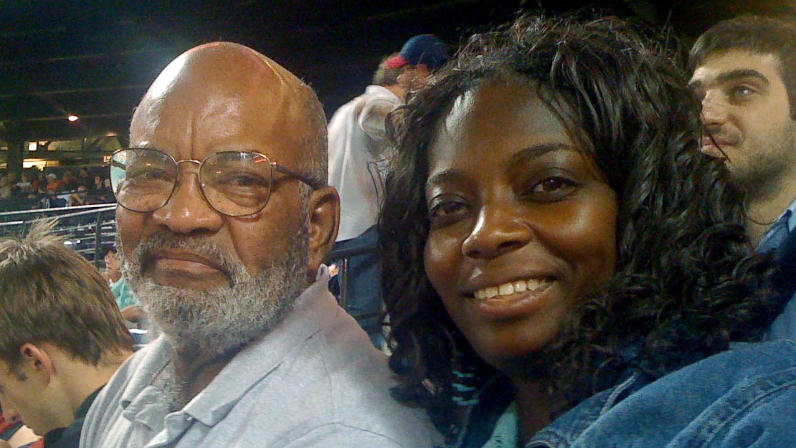 PHOTO: Dawn Muhammad (right) lost 55 pounds in order to be able to donate her kidney to her father, Lucious Daniels (left).