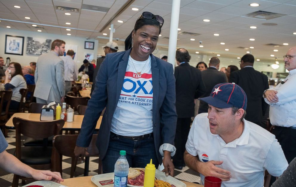 PHOTO: Kim Foxx, candidate for Cook County State's Attorney, arrives for lunch on Tuesday, Nov. 8, 2016 at Manny's Cafeteria and Delicatessen in Chicago.