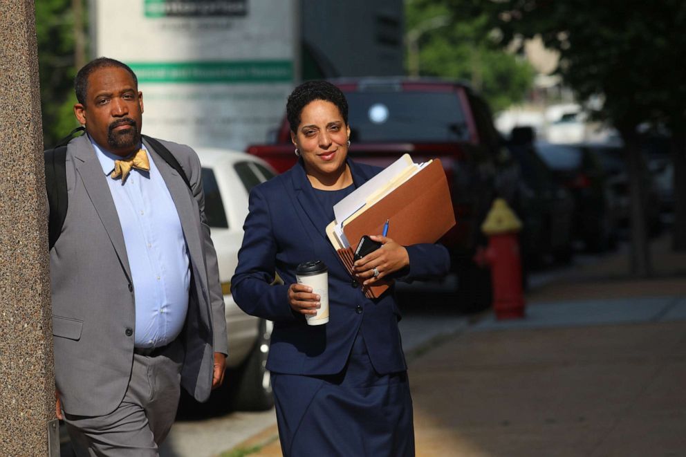 PHOTO: St. Louis Circuit Attorney Kim Gardner, right, and Ronald Sullivan, a Harvard law professor, arrive at the Civil Courts building, in St. Louis, May 14, 2018.