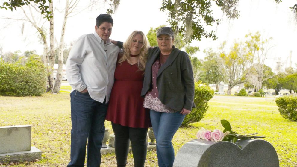 PHOTO: Lisa Little, Sheri Roberts McKinley and Ruby Bedenbaugh, childhood friends of Kimberly Leach, a 12-year-old Florida seventh-grader believed to be Ted Bundy's last victim, pay their respects at her gravesite.