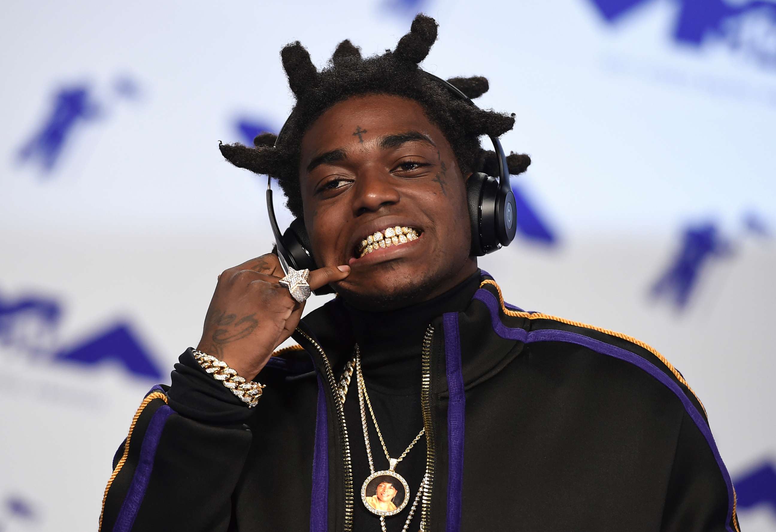 PHOTO: Kodak Black arrives at the MTV Video Music Awards at The Forum on Aug. 27, 2017, in Inglewood, Calif. A Florida judge issued an arrest warrant for the rapper, whose given name is Bill Kapri, on Thursday, Feb. 23, 2023.