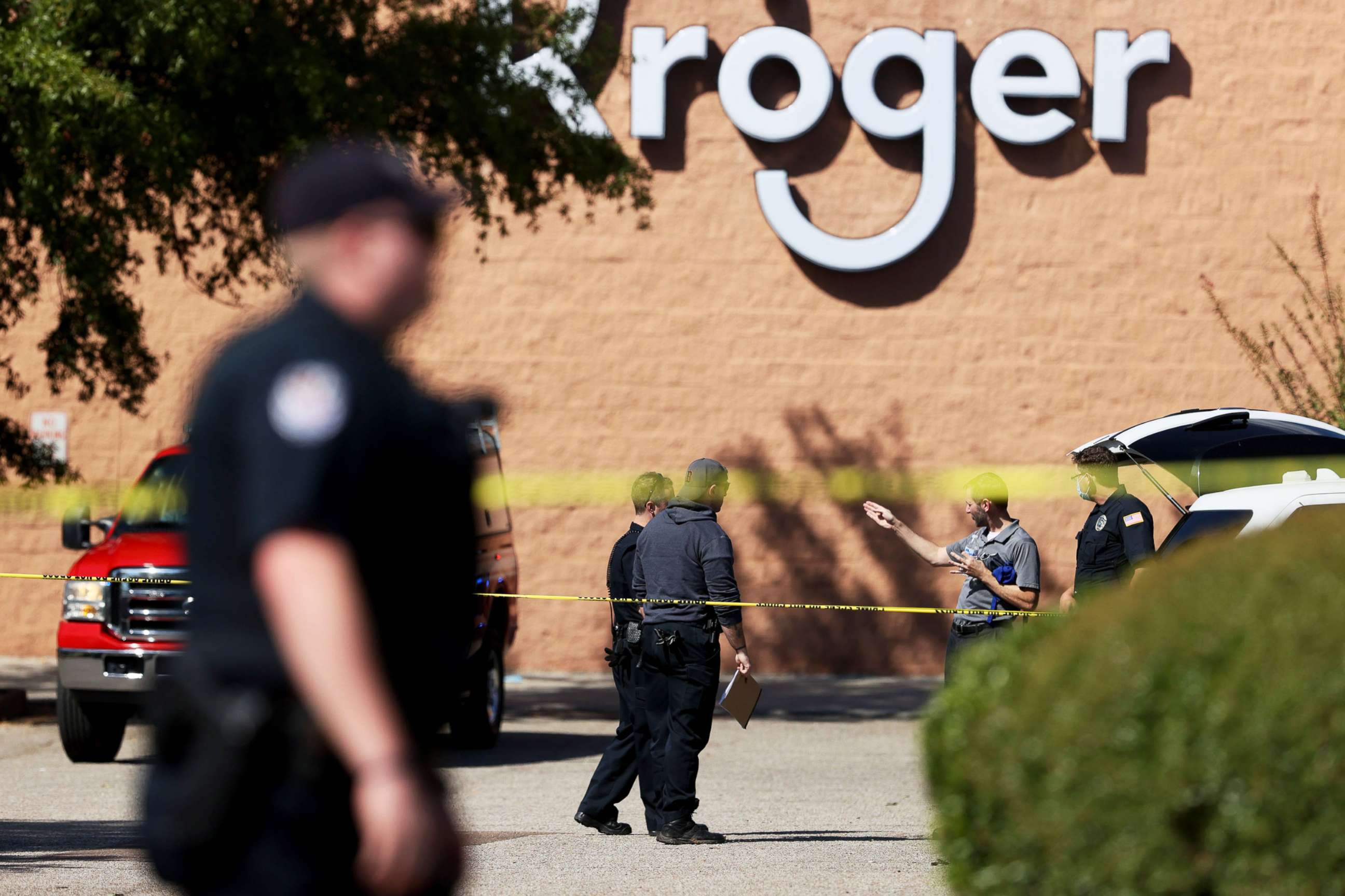 PHOTO: Scenes from outside the Kroger on New Byhalia Road where a shooting took place in Collierville, Tenn., Sept. 23, 2021.