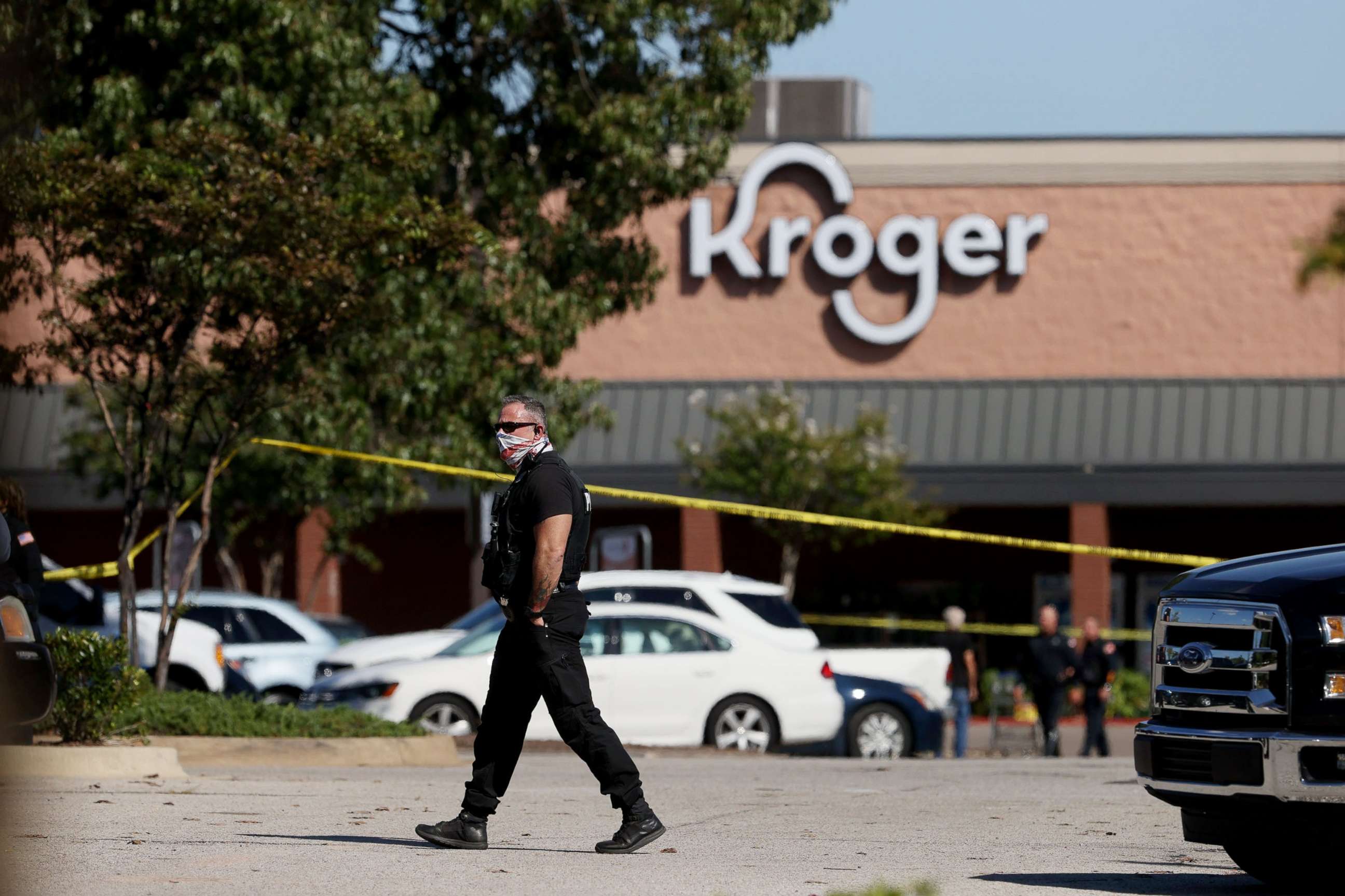 PHOTO: Police respond outside the Kroger on New Byhalia Road where a shooting took place in Collierville, Tenn., Sept. 23, 2021.