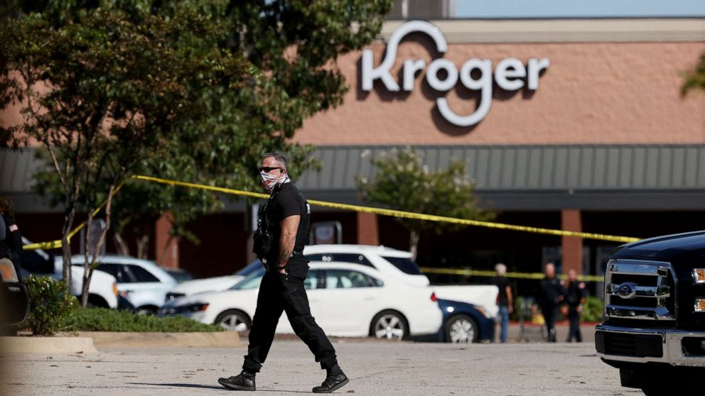 PHOTO: Police respond outside the Kroger on New Byhalia Road where a shooting took place in Collierville, Tenn., Sept. 23, 2021.