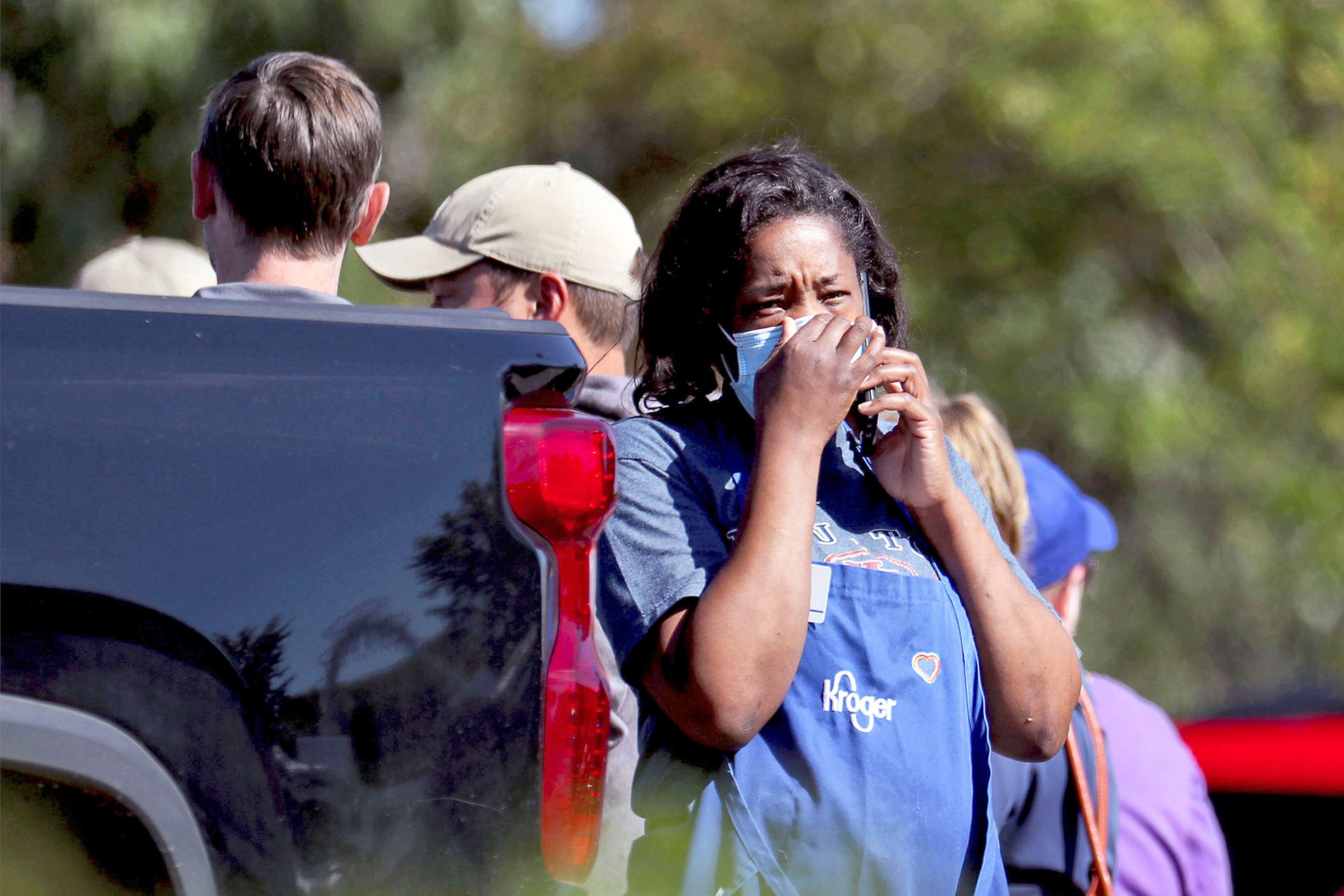 PHOTO: A Kroger employee talks on a cellphone following a shooting at a Kroger's grocery store in Collierville, Tenn., Sept. 23, 2021.
