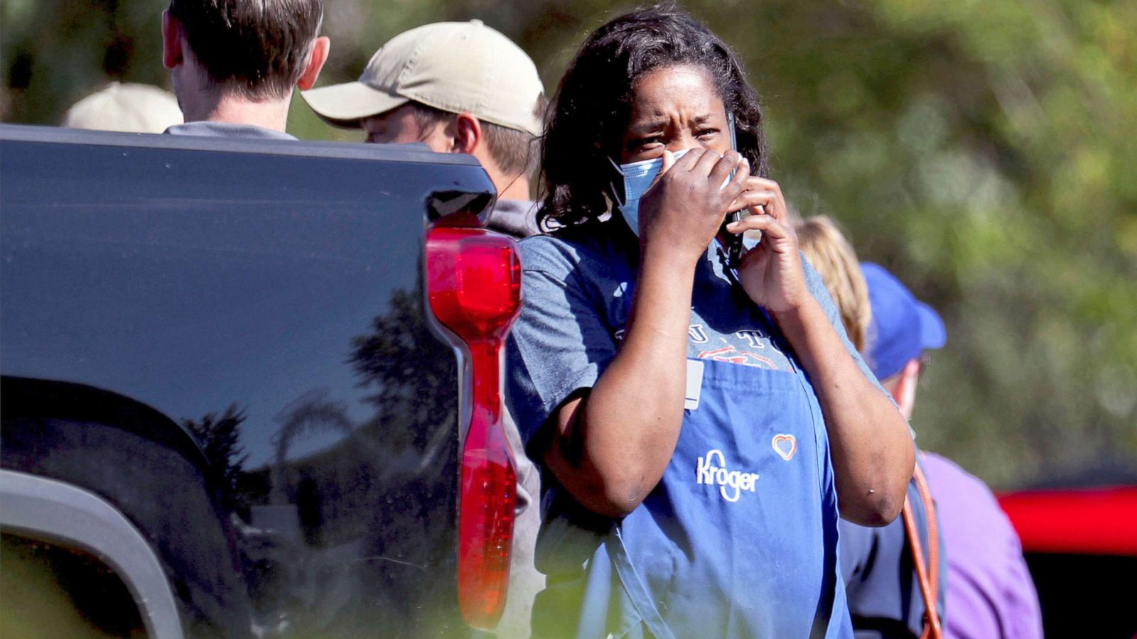 1 dead, 14 hurt in shooting at grocery store - Good Morning America