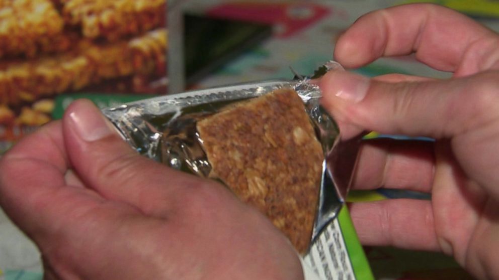 PHOTO: Cynthia Rodriguez of San Antonio, Texas says that she found a small packet of cocaine inside the packaging of her granola bar in March, 2015.