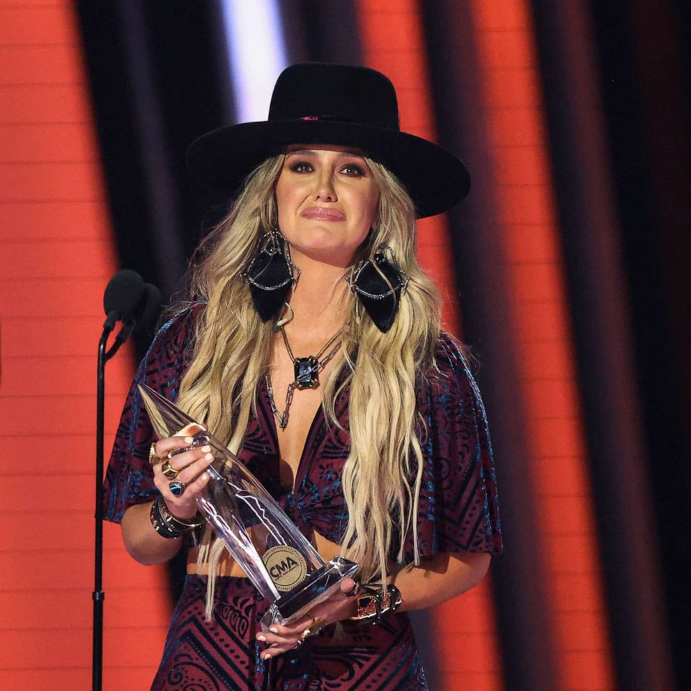 VIDEO: Get ready for the CMA Awards with Kelsea Ballerini 