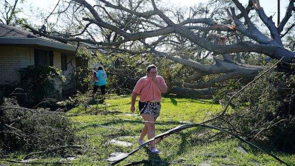 Louisiana residents wait hours for basic supplies in Hurricane Laura ...