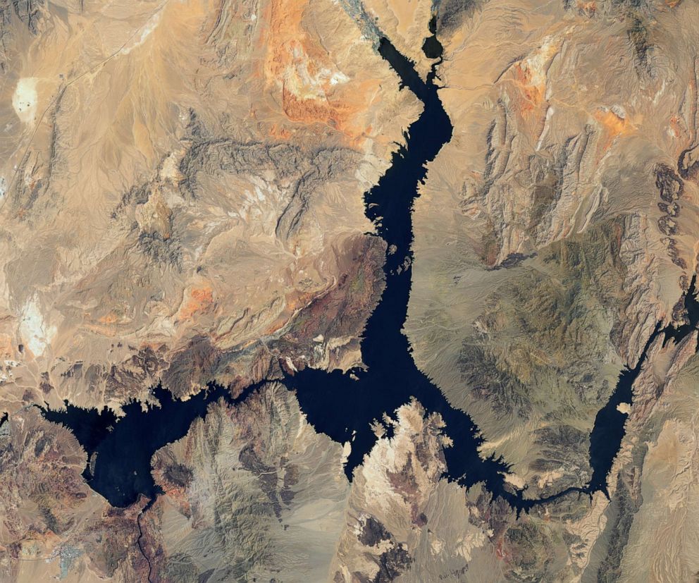PHOTO: Images released by NASA show the water levels at Lake Mead, Nevada, July 6, 2000.