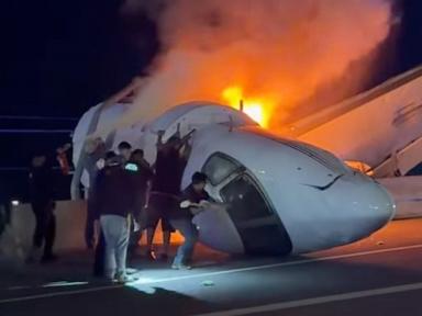 1 dead after private plane crashes onto Texas road, police say