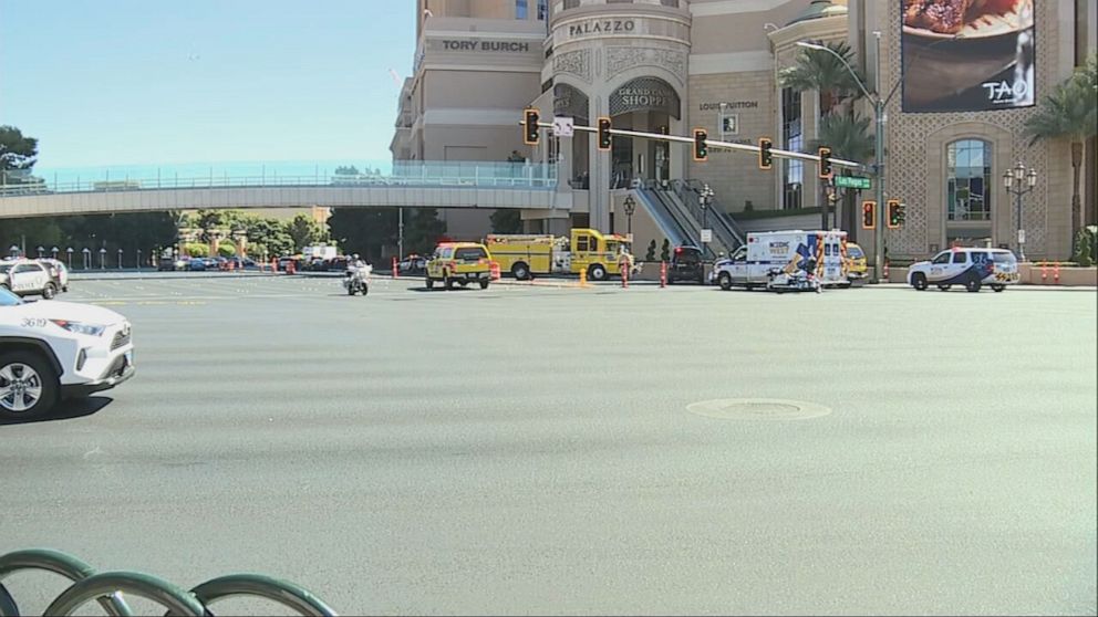 2 dead 3 in critical condition from stabbings outside Las Vegas casino: Police – ABC News
