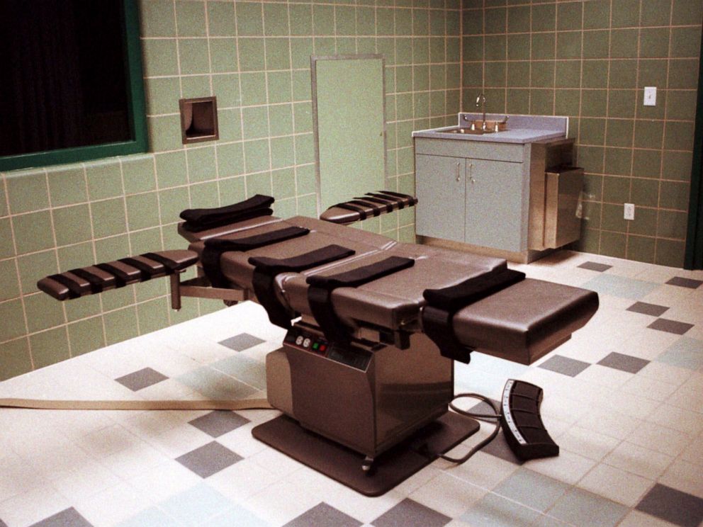 PHOTO: The death chamber, equipped for lethal injection, at the U.S. Penitentiary in Terre Haute, Ind.