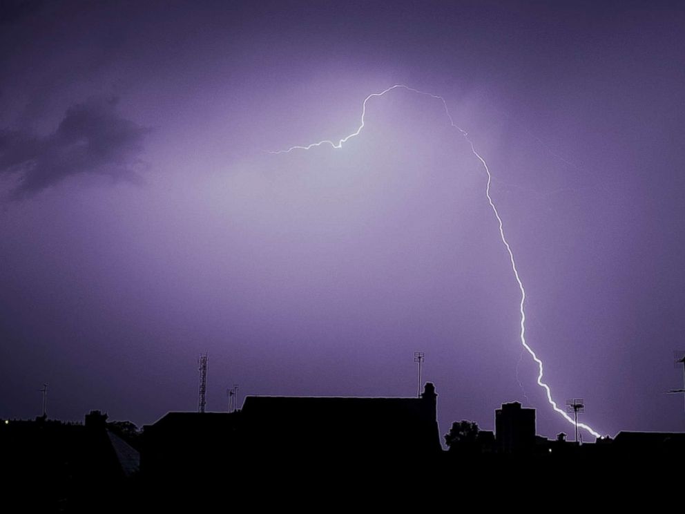 Experts debunk 5 common myths about getting struck by lightning - ABC News
