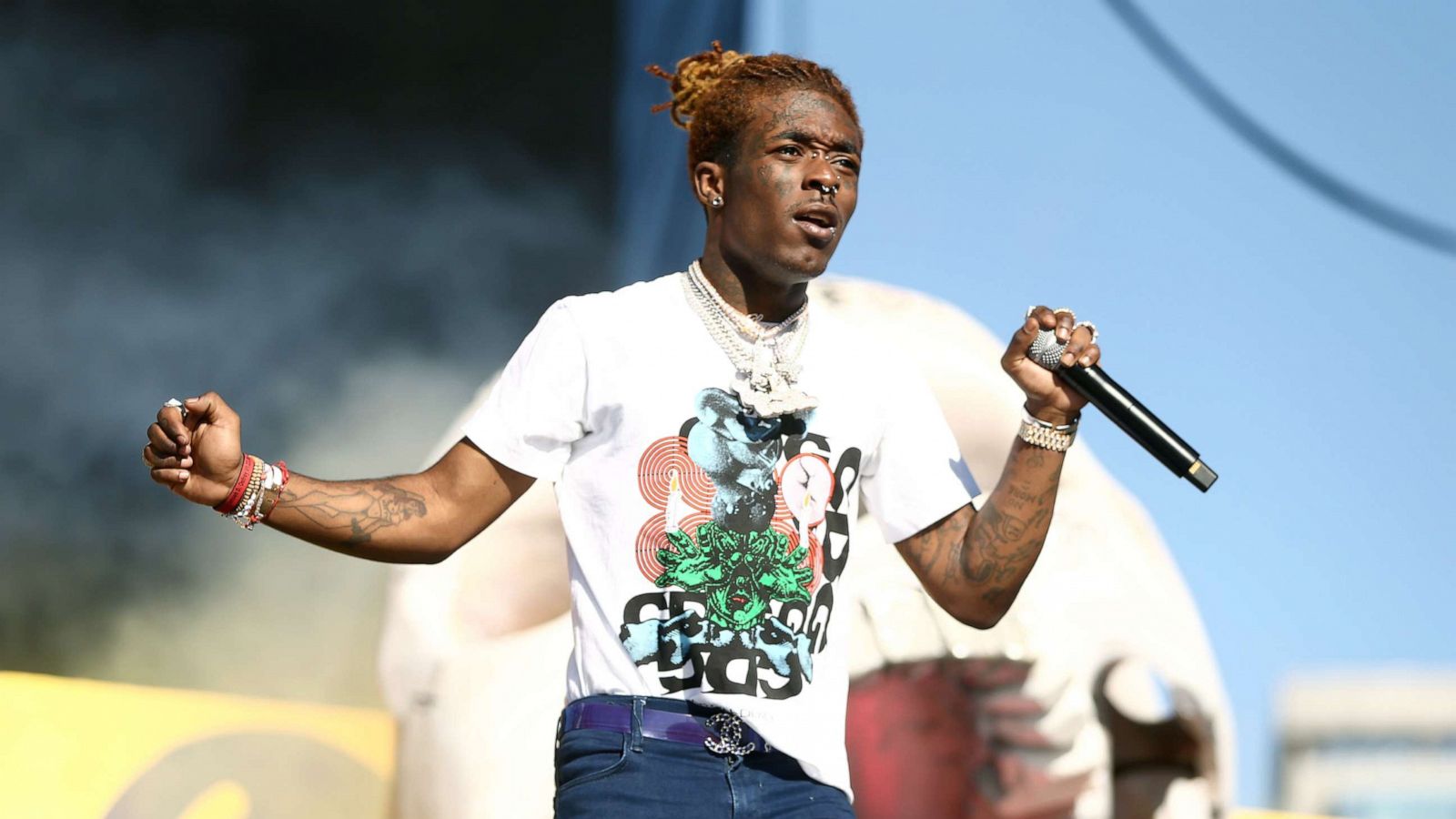 Rapper Lil Uzi Vert Offers To Pay Student S 90k College Tuition In Video Abc News