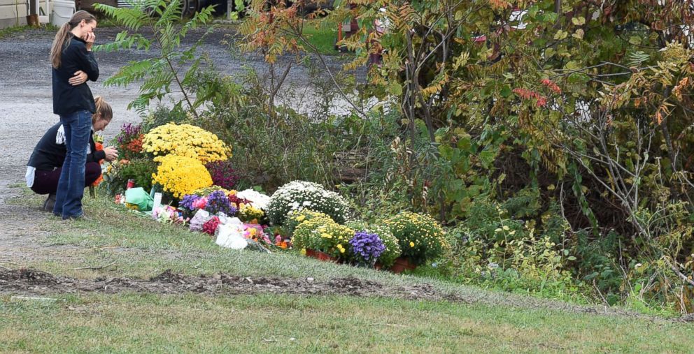 PHOTO: Mourners pay their respects by a makeshift memorial of flowers that lie at the scene of a limousine accident in Upstate New York, in Schoharie, N.Y., Oct. 8, 2018.