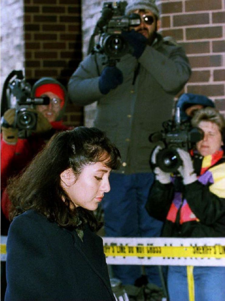 PHOTO: Cameramen train their cameras on Lorena Bobbitt as she arrives at the Prince William County Courthouse in Manassas, Va., Jan. 18, 1994.