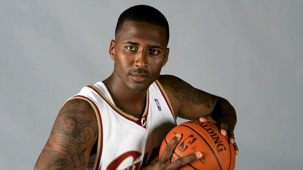 PHOTO: Cleveland Cavaliers' Lorenzen Wright poses at the team's NBA basketball media day in Independence, Ohio.