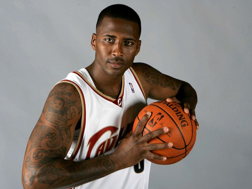 PHOTO: Cleveland Cavaliers' Lorenzen Wright poses at the team's NBA basketball media day in Independence, Ohio.