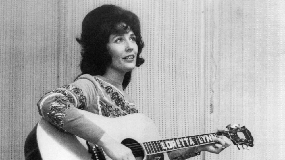 PHOTO: Country singer Loretta Lynn poses for a photo, circa 1965.