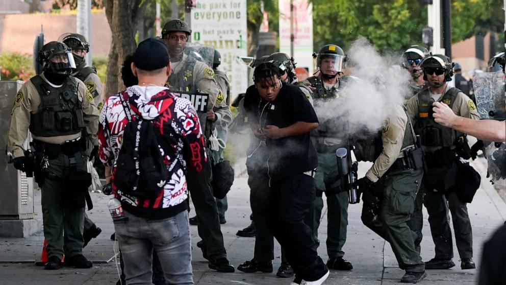 PHOTO: Protests against federal immigration sweeps continue in Los Angeles