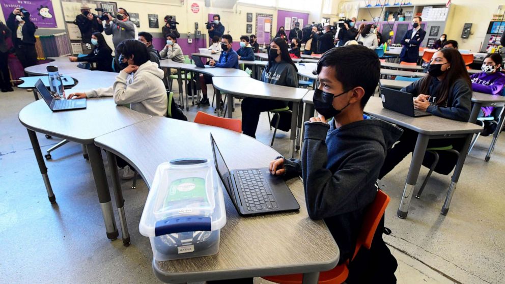 PHOTO: Students attend a combined Advanced Engineering class at Olive Vista Middle School on the first day back following the winter break amid a dramatic surge in Covid-19 cases across Los Angeles County, Jan. 11, 2022, in Sylmar, California.