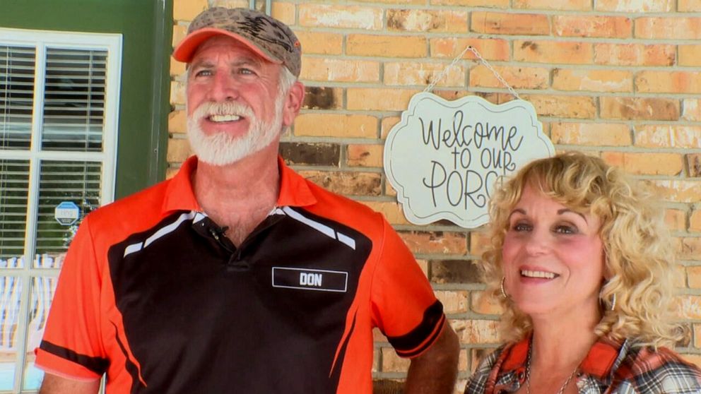 PHOTO: Don and Jan Schultz talk about the alligator that entered their home, in New Iberia, La.