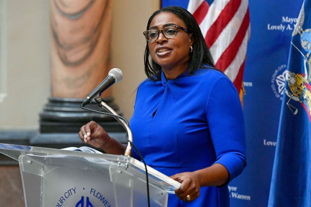 PHOTO: Rochester Mayor Lovely Warren, left, speaks to the media during a press conference in Rochester, N.Y., Sept. 3, 2020, where she announced the suspension of officers involved in the death of Daniel Prude.