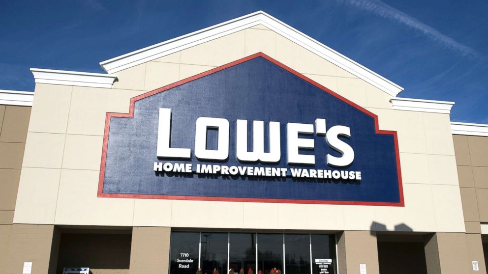 PHOTO: A Lowe's hardware store is seen in New Carrollton, Md, Dec. 31, 2014.