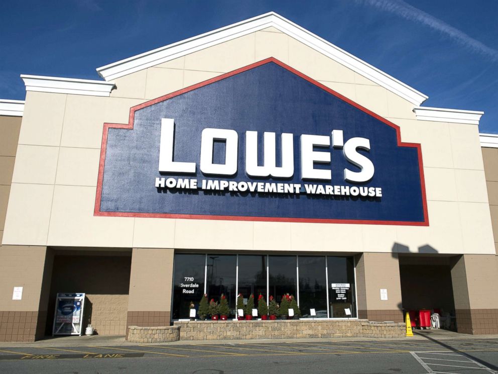 PHOTO: A Lowes hardware store is seen in New Carrollton, Md, Dec. 31, 2014.