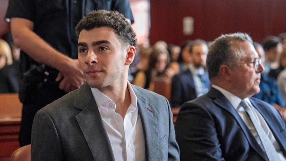 PHOTO: Luigi Mangione, accused of the murder of United Healthcare CEO Brian Thompson, appears for a pre-trial hearing at Manhattan Criminal Court in New York, on August 11, 2026.