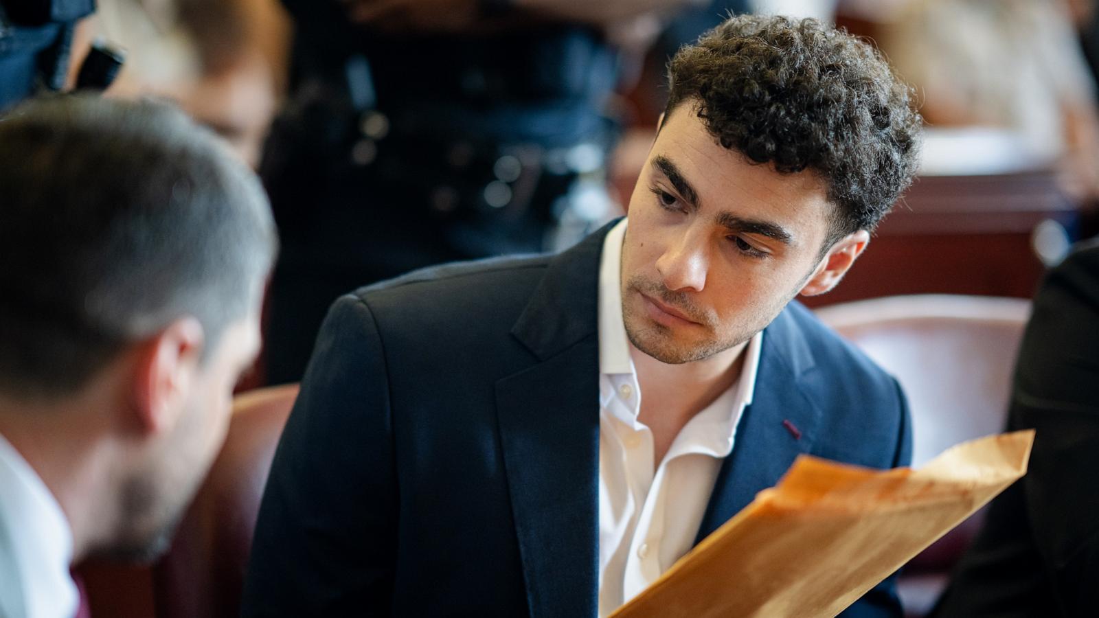 Luigi Mangione should be tried in state court, Manhattan DA says