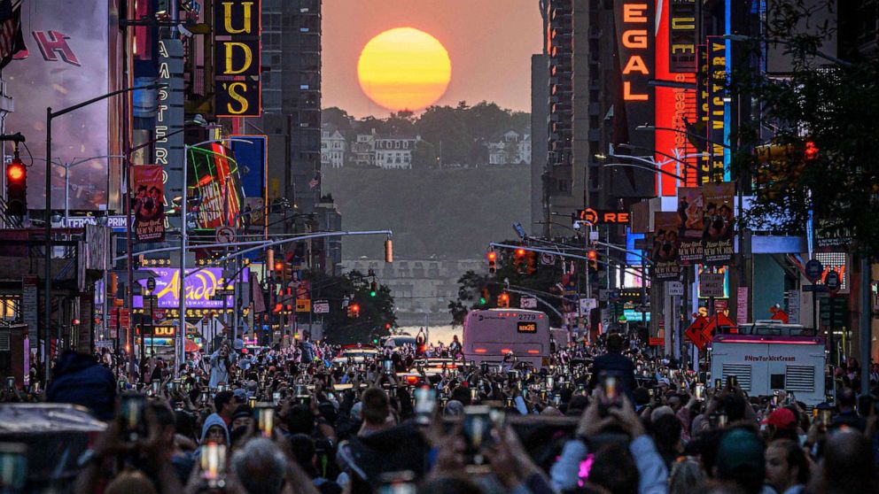 There's still time to see Manhattanhenge sunset
