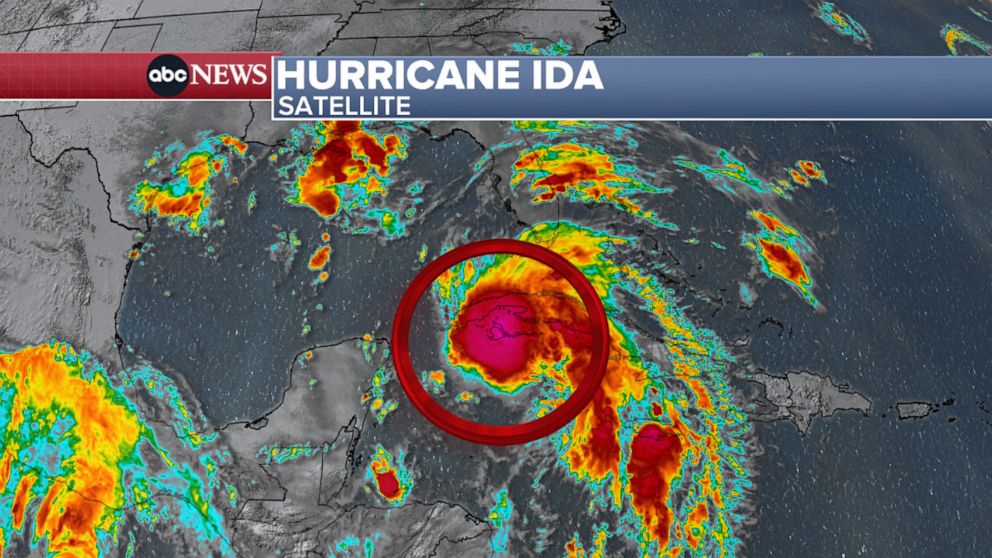 FOTO: un'immagine satellitare mostra la posizione dell'uragano Ida sui Caraibi, 27 agosto 2021.